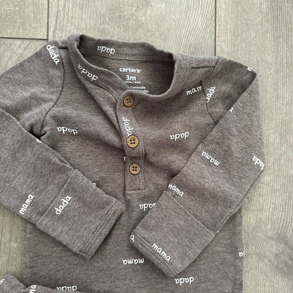 Adorable baby modern nightgown sleeper 3 months boy or
Girl 
Never worn - Picture 3 of 9